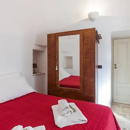 Tre Coni A Due Passi Dal Centro Cisternino