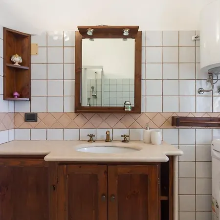 Tre Coni A Due Passi Dal Centro Cisternino